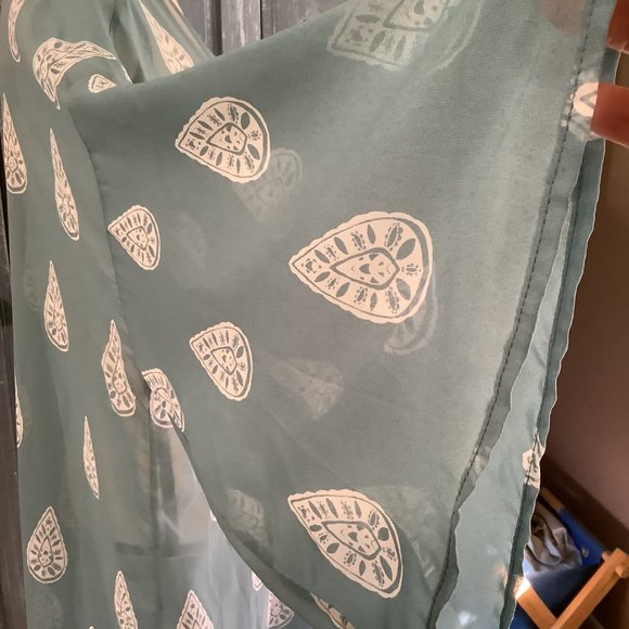 Duster, dusty blue with all-over white leaf motif.  Size 3X - Picture 3 of 5